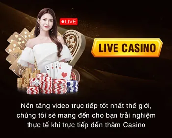 Bàn chơi Texas Hold'em với chip và bài